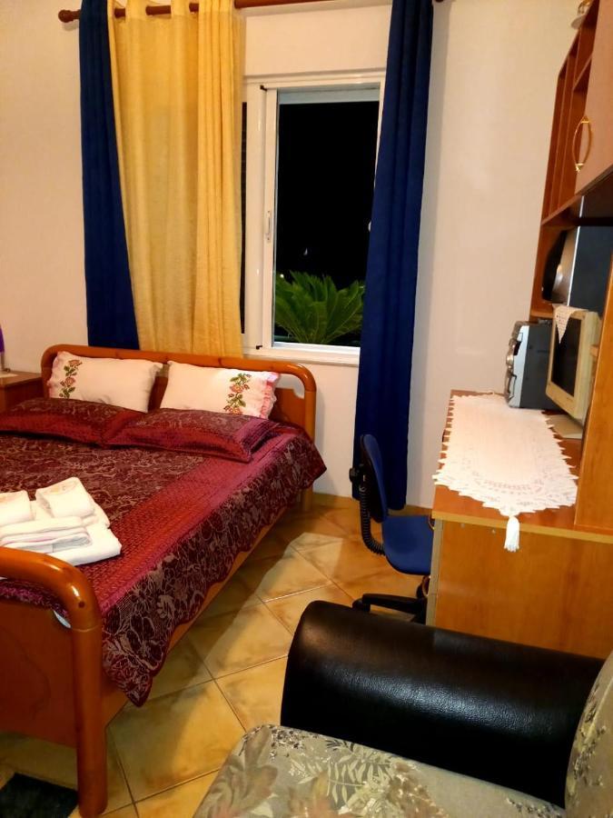 Manthoguesthouse ジロカストラ エクステリア 写真